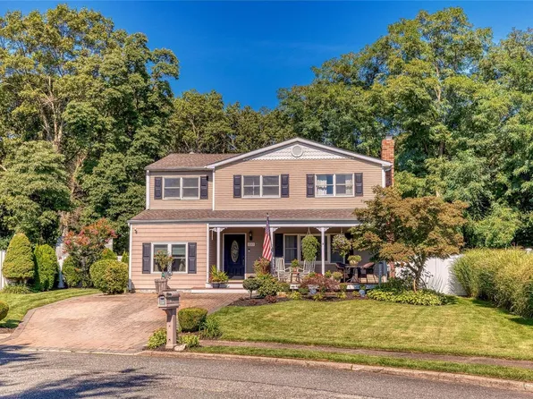 28 Sylvia Circle, Holbrook, NY 11741