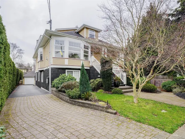 1217 McKenzie St #2, Victoria, BC V8V 2W6