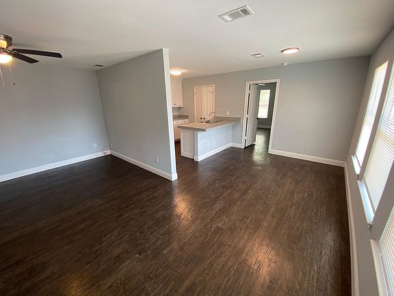 5th image of 120 Arrowhead St Unit B