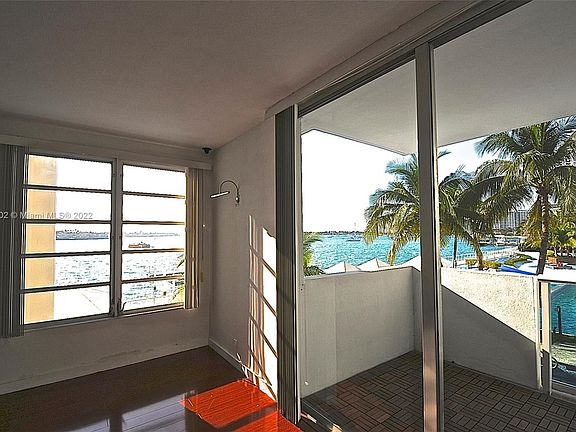 5th image of 1000 West Ave APT 212