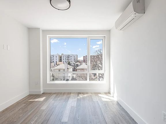 4th image of 2218 Ocean Ave #4G