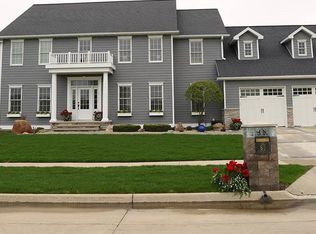 65 Pebble Creek Dr, Mason City, IA 50401