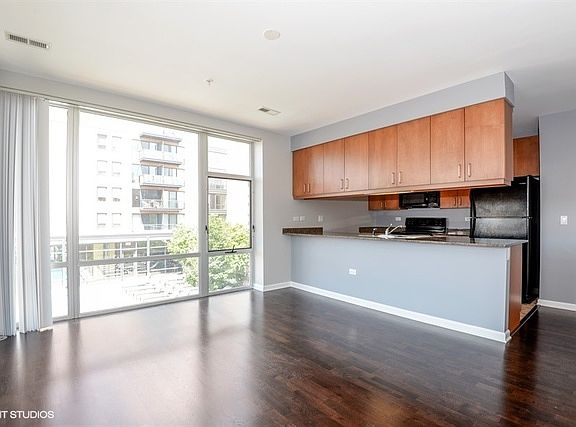 4th image of 1720 Oak Ave #511