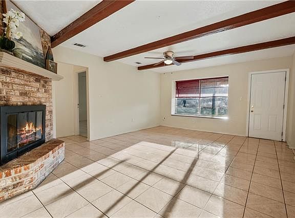 3rd image of 206 W Queens Dr