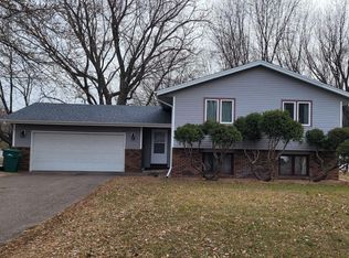 8499 Knollwood Dr, Mounds View, MN 55112