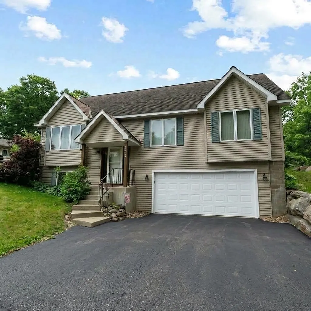 3 bed, 1660 sqft, $2,850 — Photo 1
