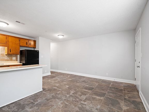 4th image of 331 Randell Dr #E