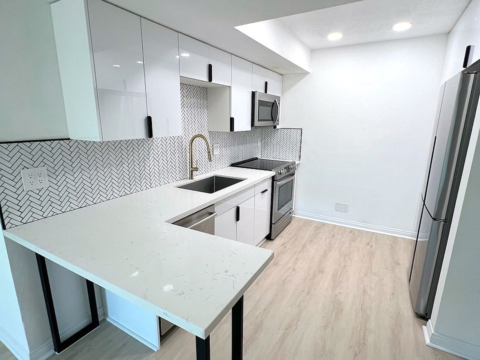 Kitchen (newly remodeled, European style cabinets, deep sink, pantry, soft close, counter depth fridge, garbage disposal, water purifier)