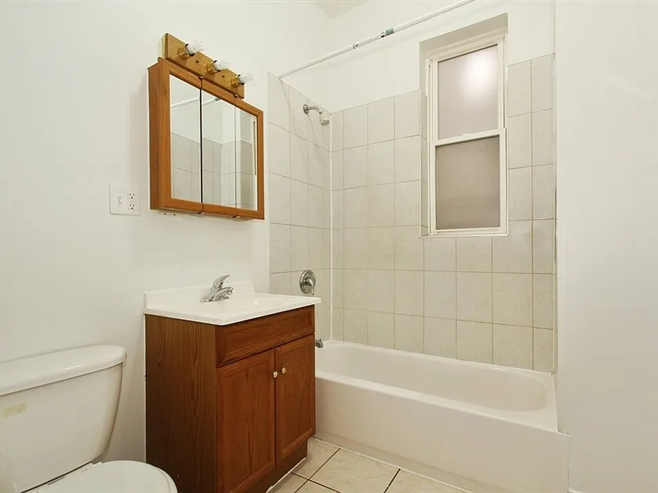 8257 S Coles