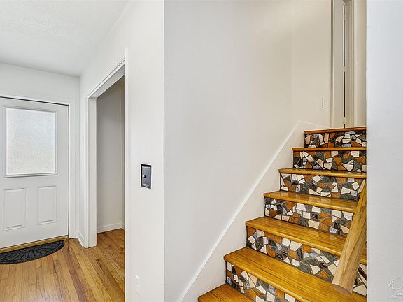 3rd image of 6 Ruffin Cir