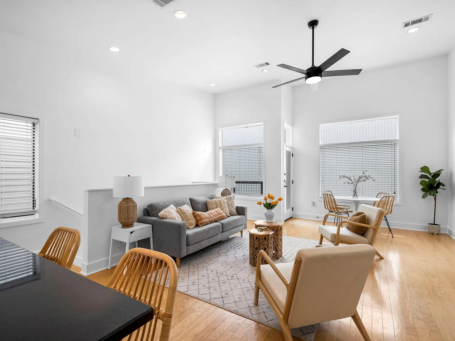1702 S Lamar Blvd — Photo 2