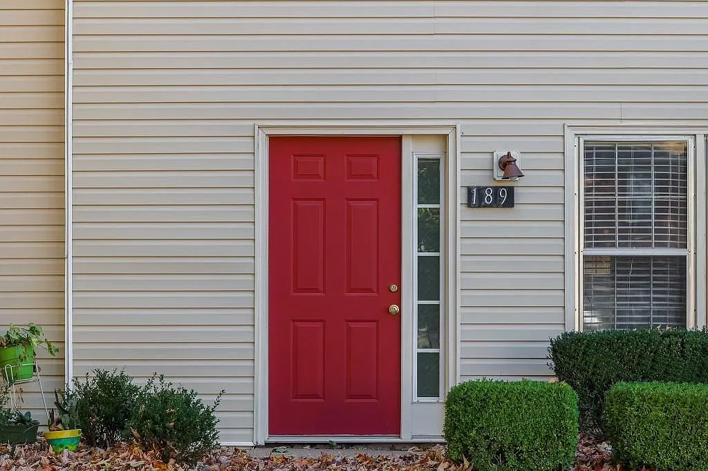 2 bed, 2.5 bath, 1240 sqft, $1,800 — Photo 2