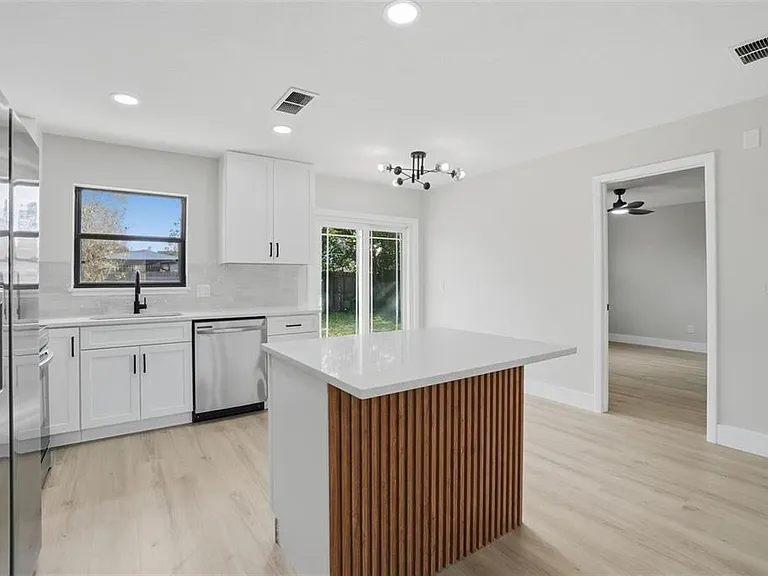 2843 Calico Ct — Photo 10