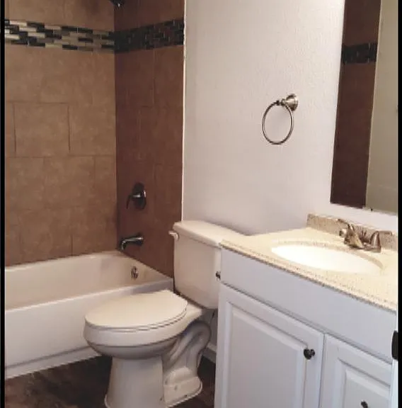 1802 N Woods St — Photo 6