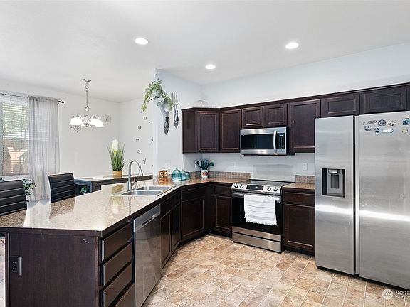 4th image of 7607 181st St E