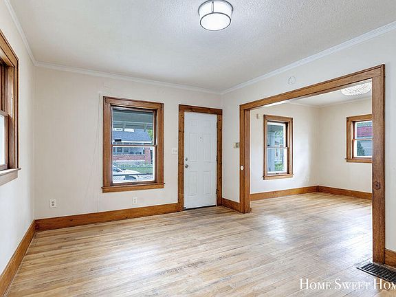 4th image of 1010 Gibson Pl SE
