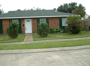 2940 Brookwood Dr, Gretna, LA 70056