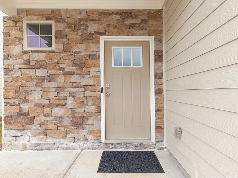 2943 Cottage Ln — Photo 2
