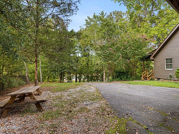 4th image of 208 River Bend Dr