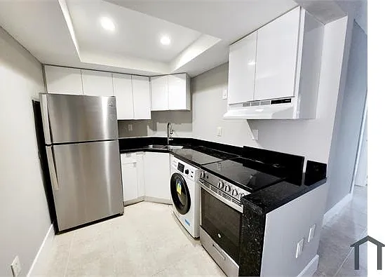 335 SW 20th St #9 — Photo 8