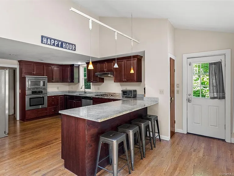 141 Cannon St — Photo 3