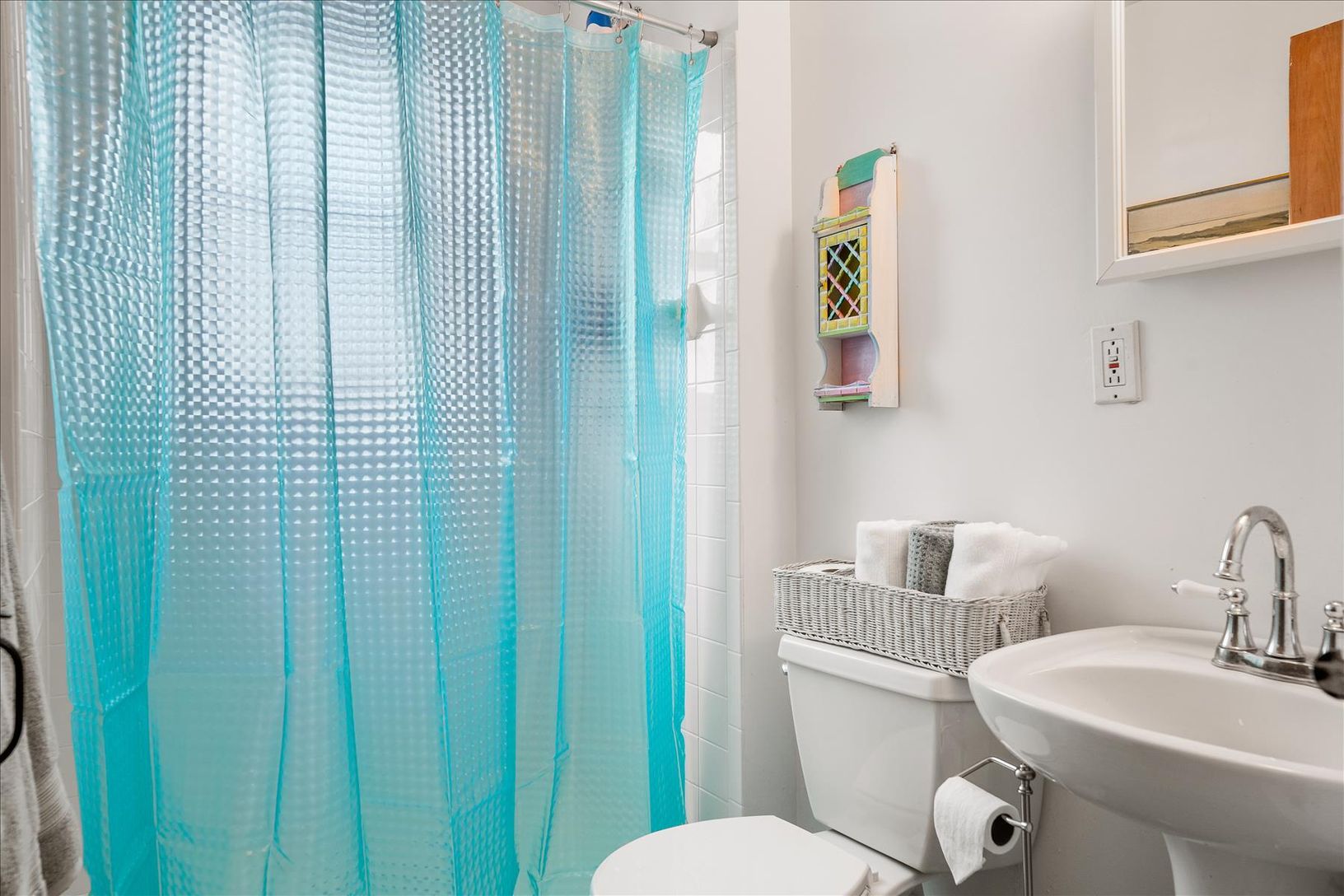  Bright fresh bathrooms