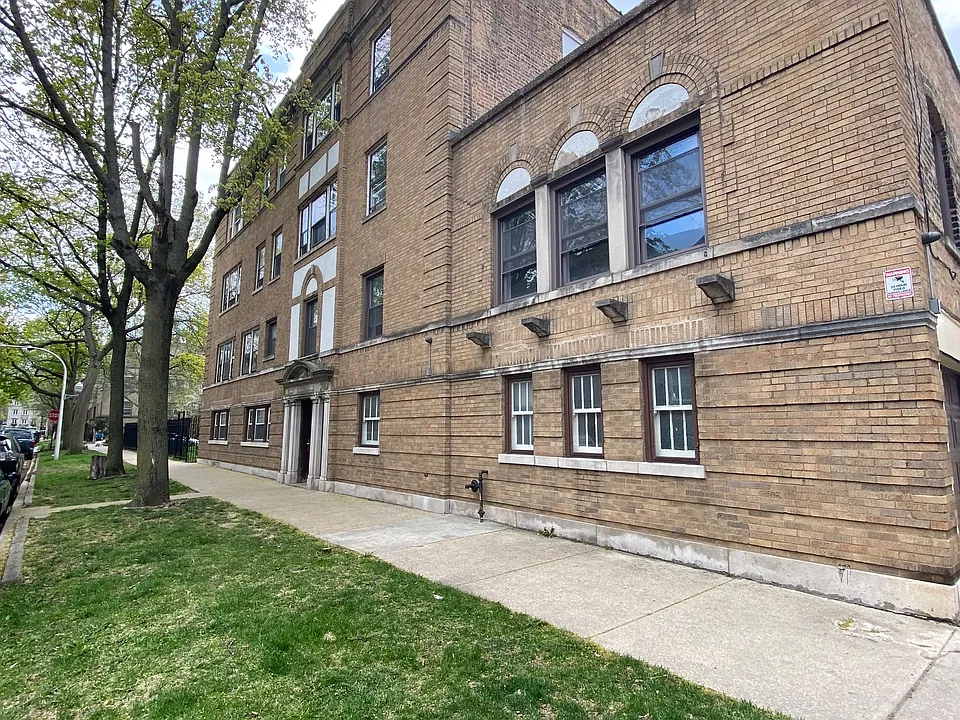 7434 N Seeley Ave #2S