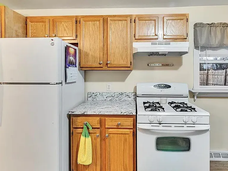 341 41st St SW — Photo 3