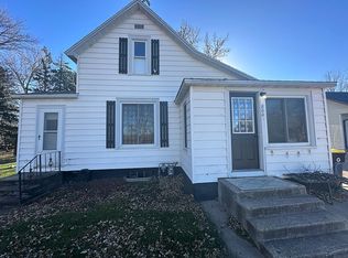 800 Circle Dr, Wells, MN 56097