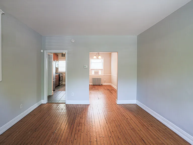 1011 W 42nd St — Photo 21