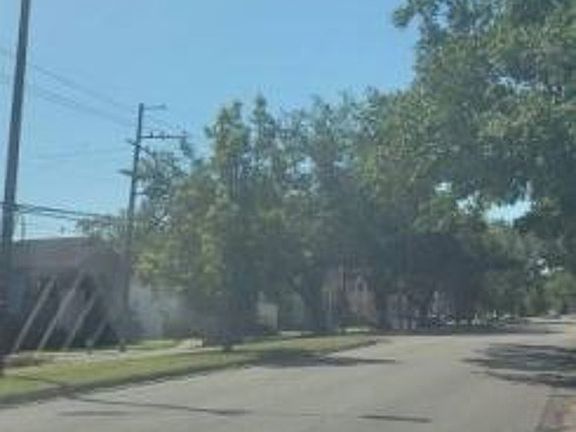 Exterior Neighborhood (street photo)