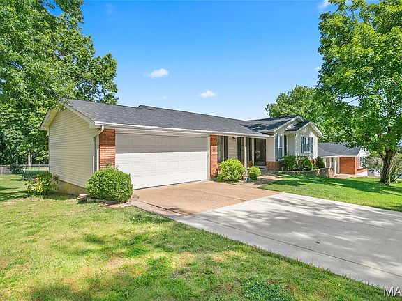 4th image of 5812 Birch Hollow Dr