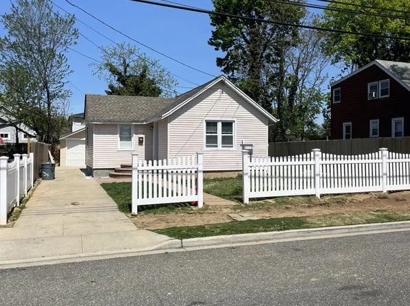 1054 Adams Street, Uniondale, NY 11553