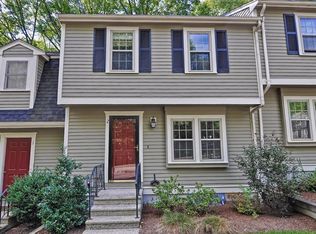 2 Benjamin Landing Ln, Franklin, MA 02038