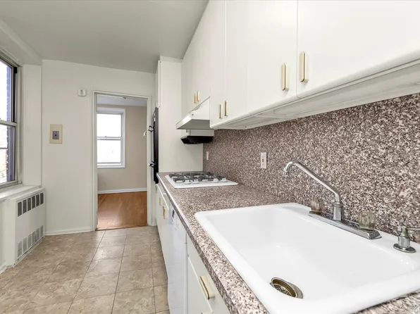 209-80 18 Avenue #6D, Bayside, NY 11360