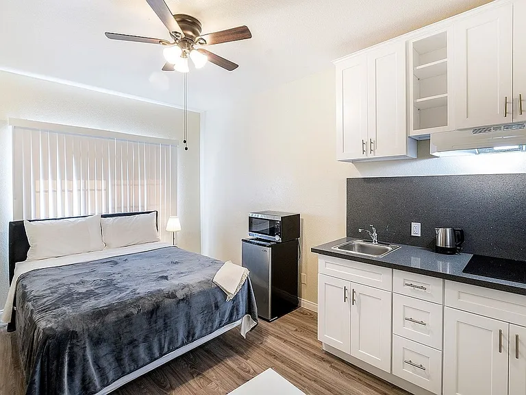 Soto Rose Apartments — Photo 61