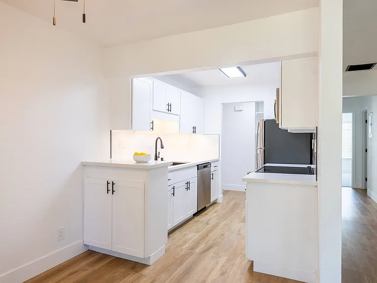 Summerwood Apartments — Photo 14