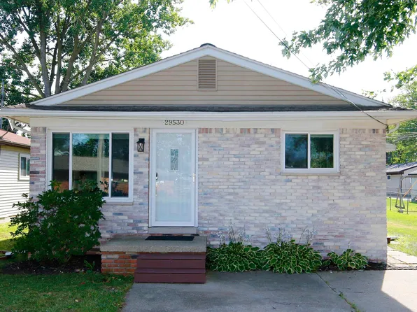 29530 S River Rd, Harrison Township, MI 48045