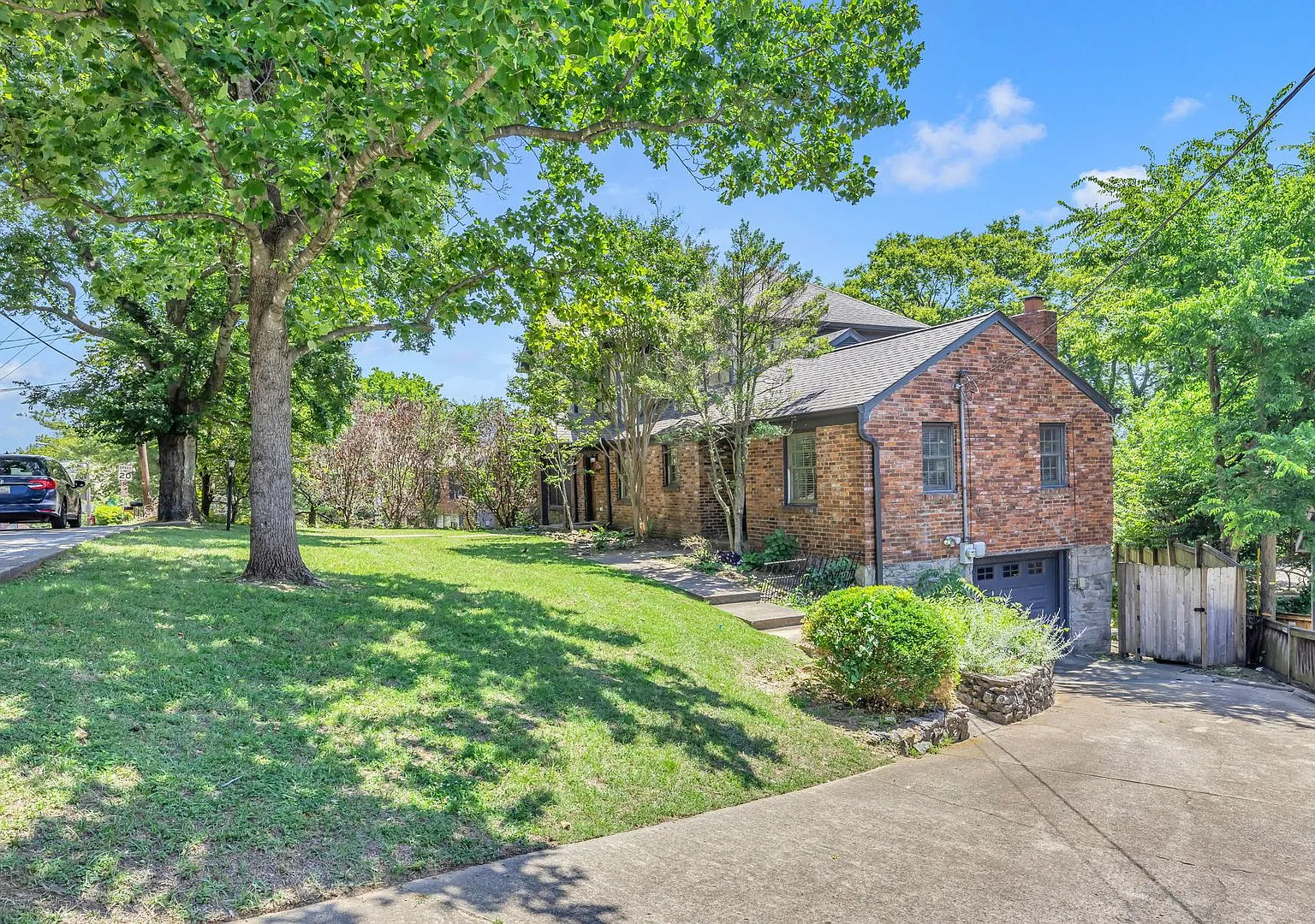 Beautifully maintained and move-in ready 4BR home with a basement — Photo 2
