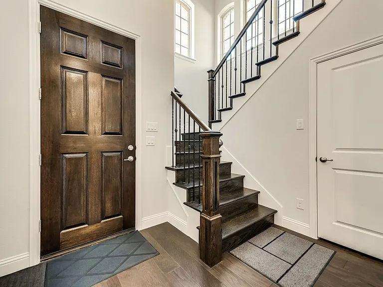 2480 Cathedral Dr — Photo 5