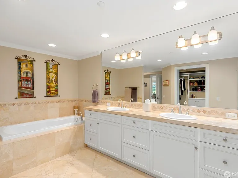 2100 Thorndyke Ave W #101 — Photo 25