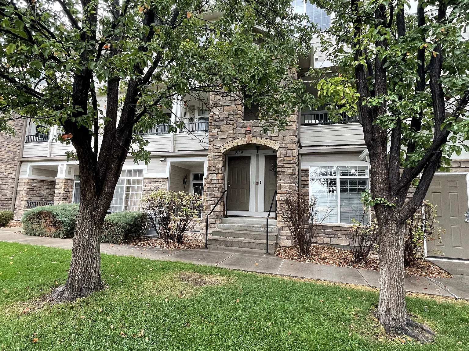 2 bed, 1300 sqft, $1,995 — Photo 1