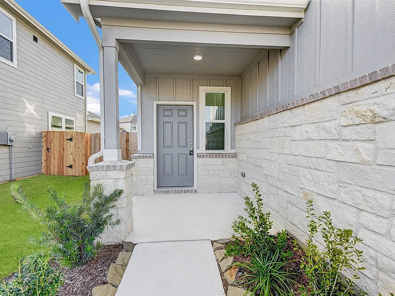 25821 Hedgerow Dr — Photo 6