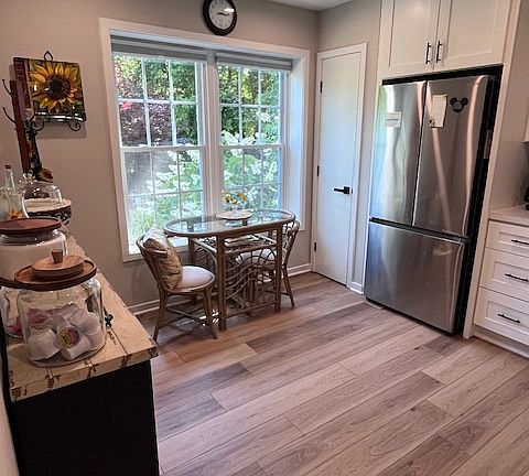 Sunny eat-in kitchen