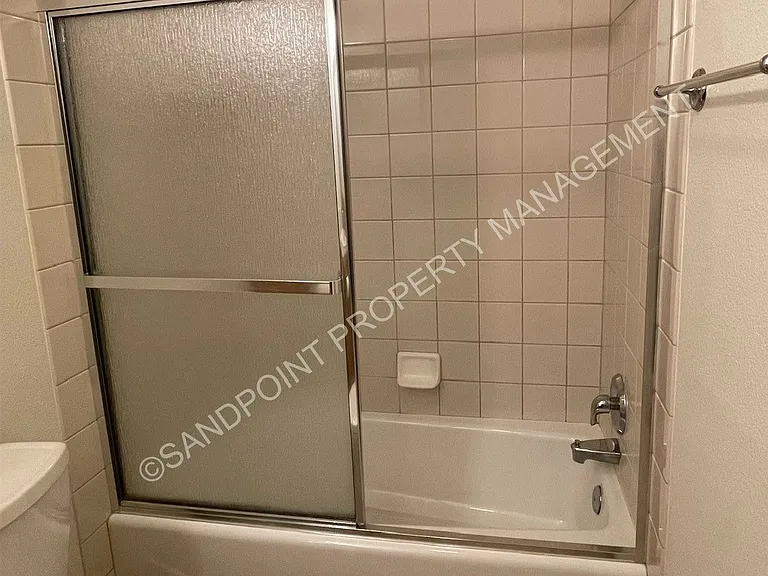 910 N Division Ave #208 — Photo 27