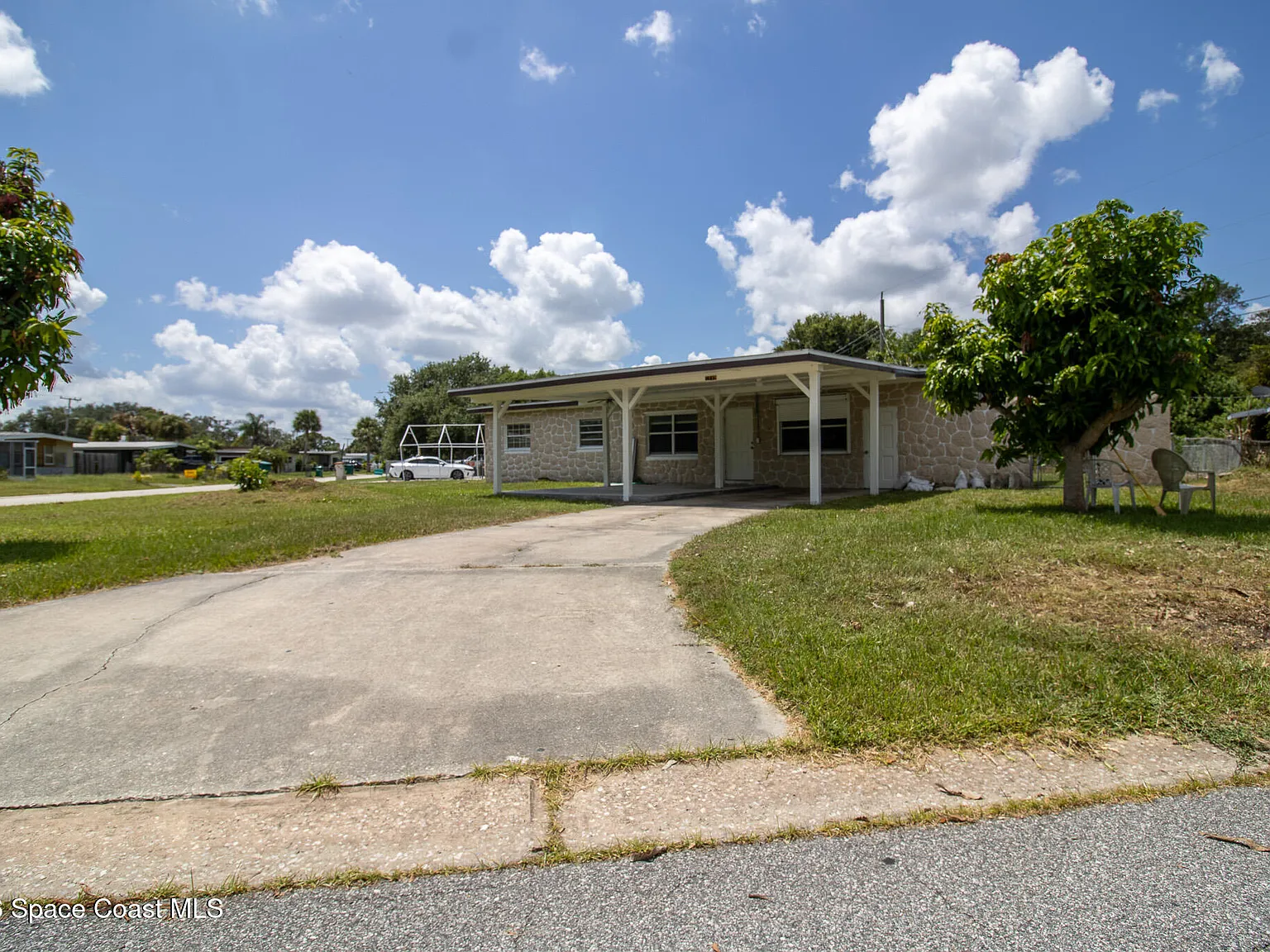 3 bed, 2.0 bath, 912 sqft, $2,000 — Photo 2
