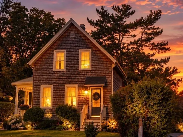535 Harvard St, Whitman, MA 02382