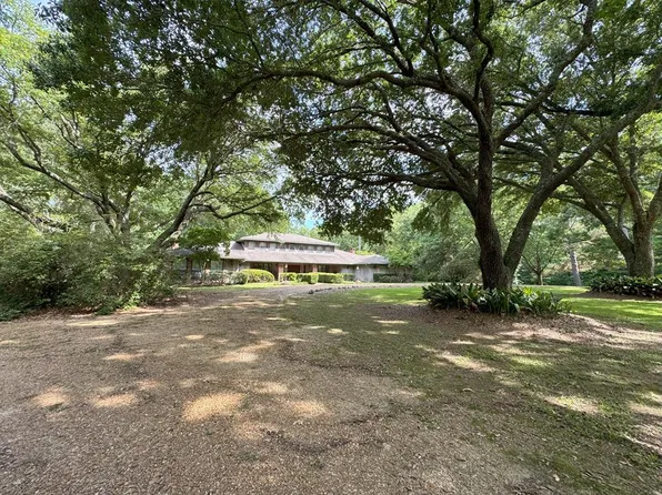 16 Gousset Rd, Natchez, MS 39120