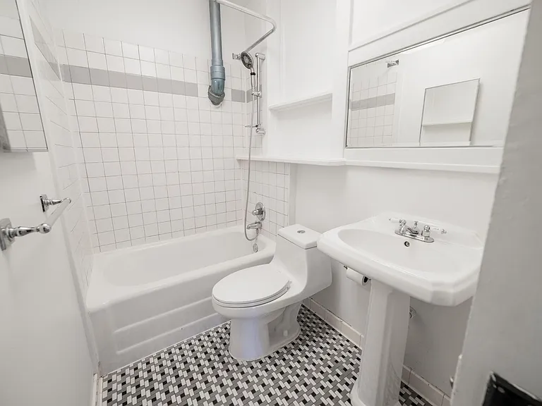 Dover Apartments — Photo 22
