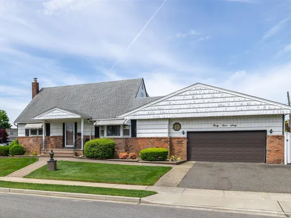 3960 Wellwood Road, Seaford, NY 11783